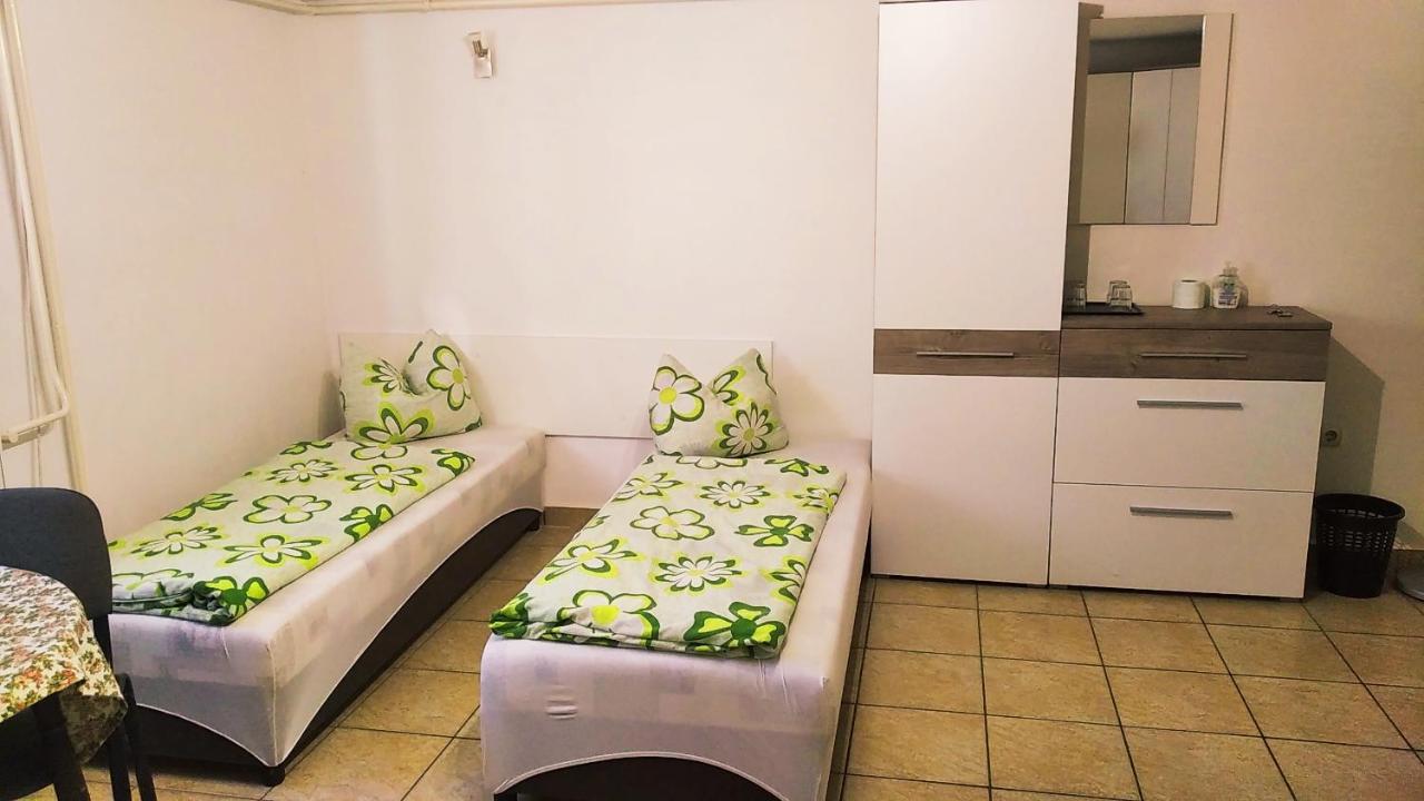 Hostel Maros Gyor Exterior photo