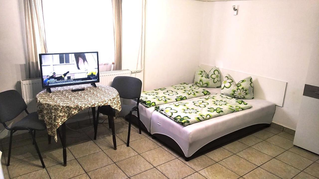 Hostel Maros Gyor Exterior photo